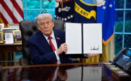 Trump firma orden que asegura el funcionamiento legal de TikTok en EU