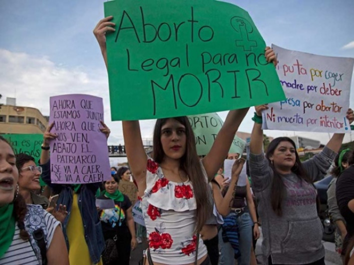 Piden amnistía para mujeres encarceladas por abortar