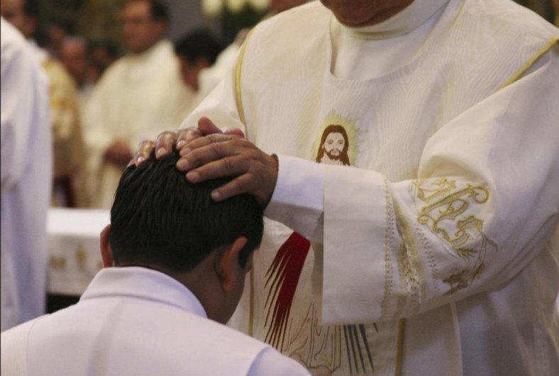 Por pederastia 13 curas bajo investigación en Saltillo