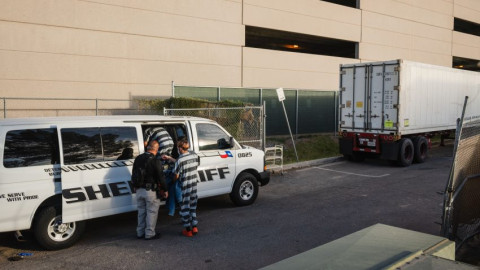 Reos en El Paso realizan traslado de cadáveres de victimas de COVID-19 