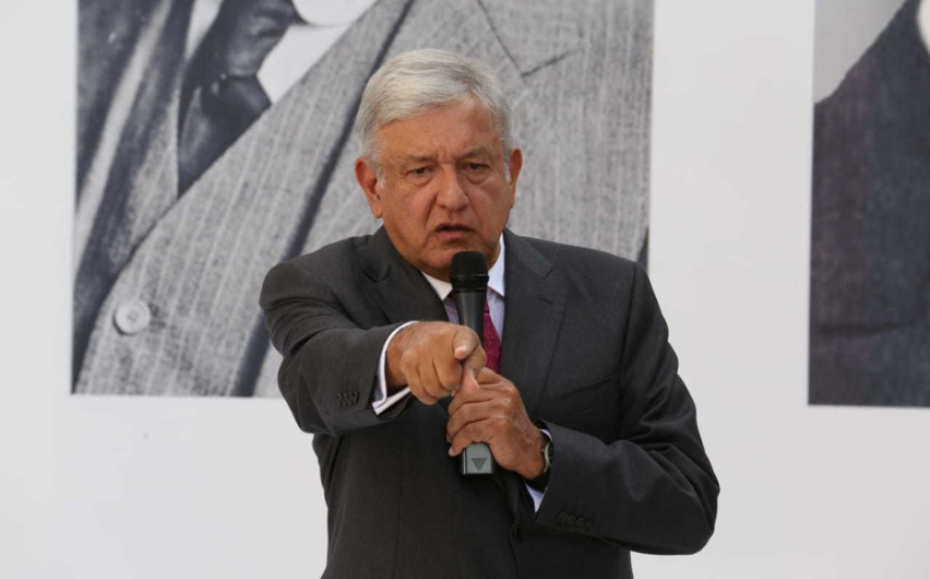AMLO se deslinda de iniciativa bancaria presentada por Monreal