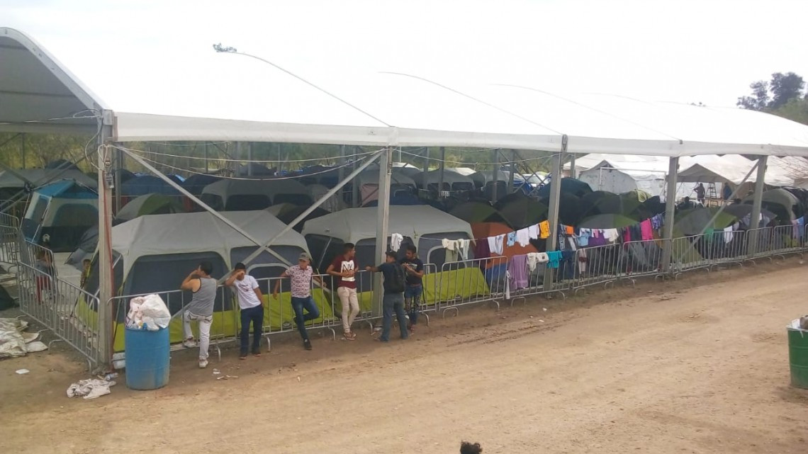 Temen surja un caso de Coronavirus entre el campamento de migrantes del bordo del río