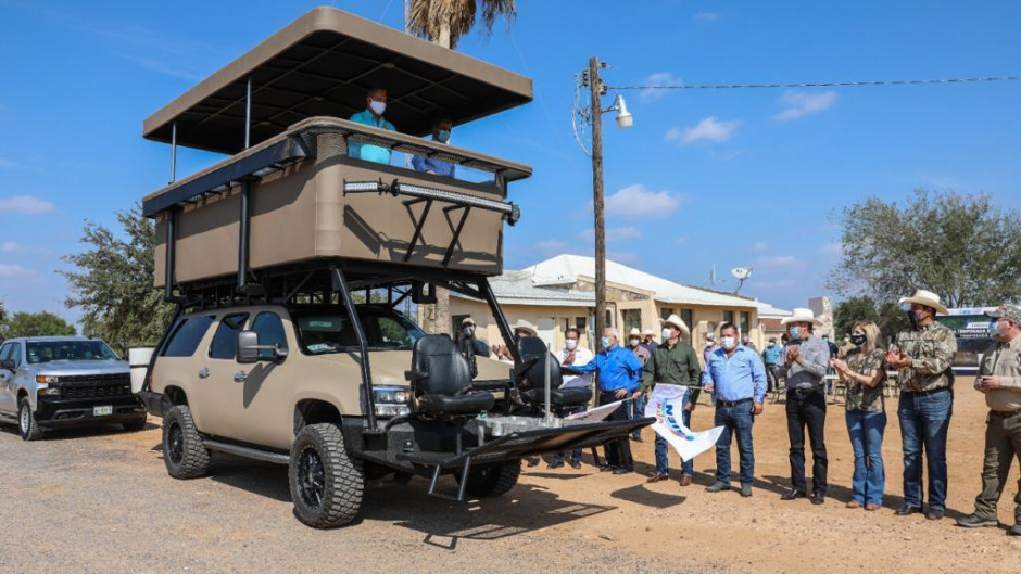 Dan alcalde y secretario banderazo a temporada de cacería de venado