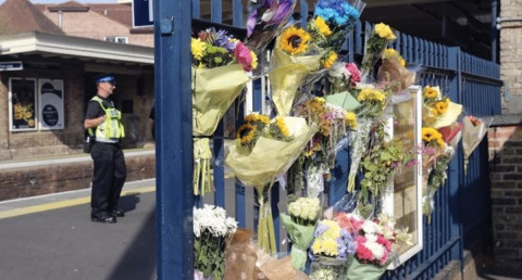 Tras sufrir bullying, niño se arroja al tren en Reino Unido