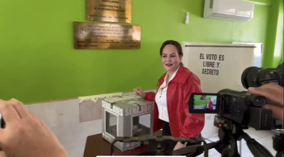 Acude la alcaldesa Carmen Lilia Canturosas a emitir su voto