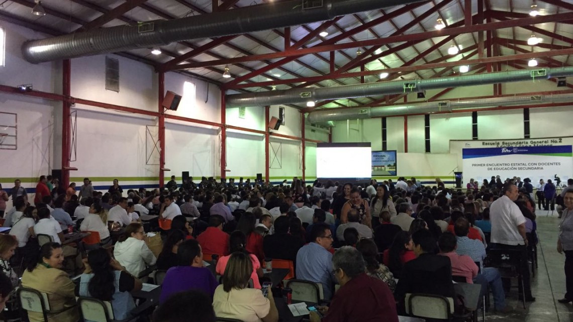 Se reúne Héctor Escobar con maestros de secundarias 