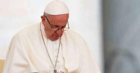 Muere con COVID médico personal del Papa 