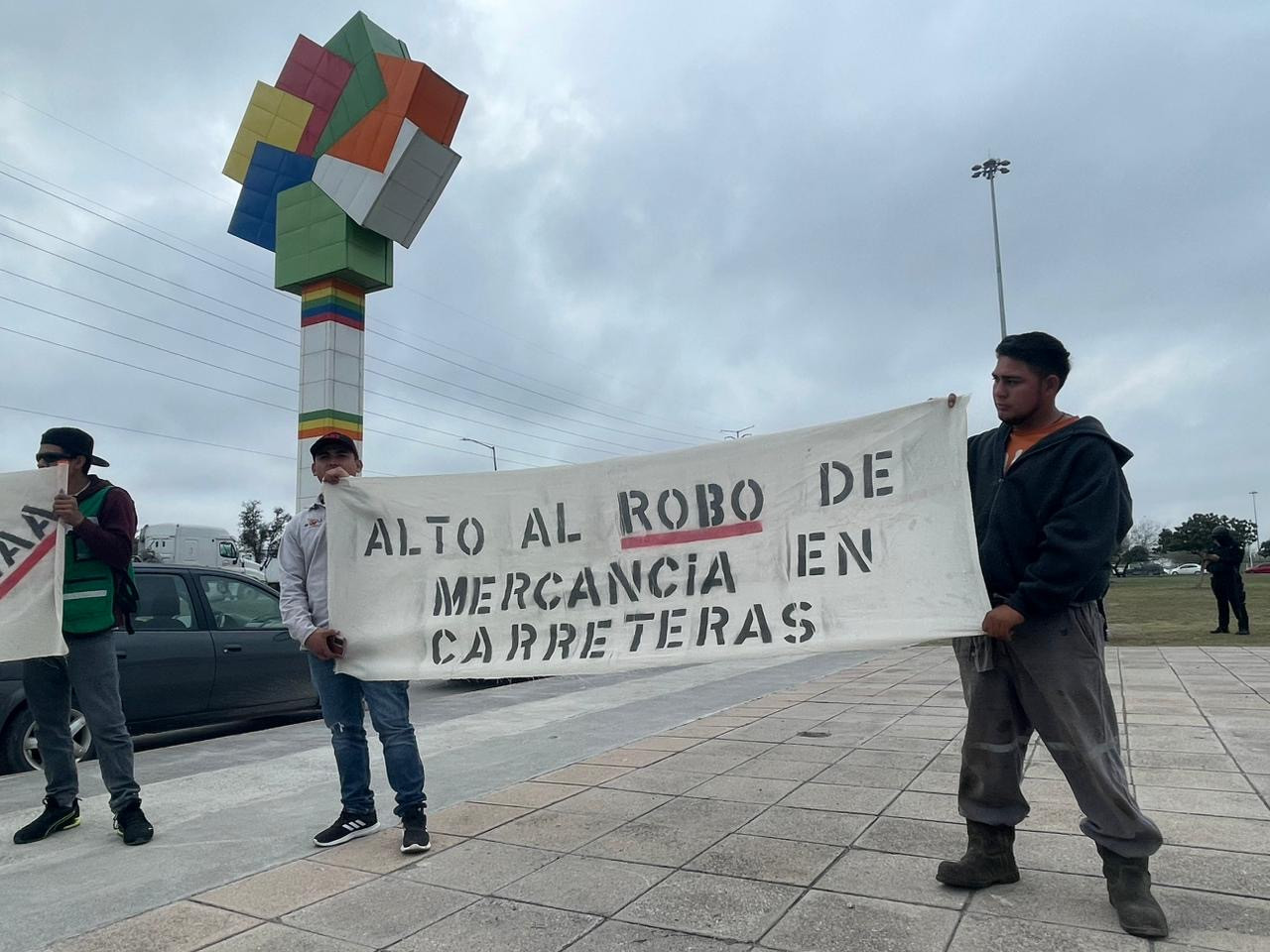 Exigen transportistas un alto a la inseguridad en carreteras