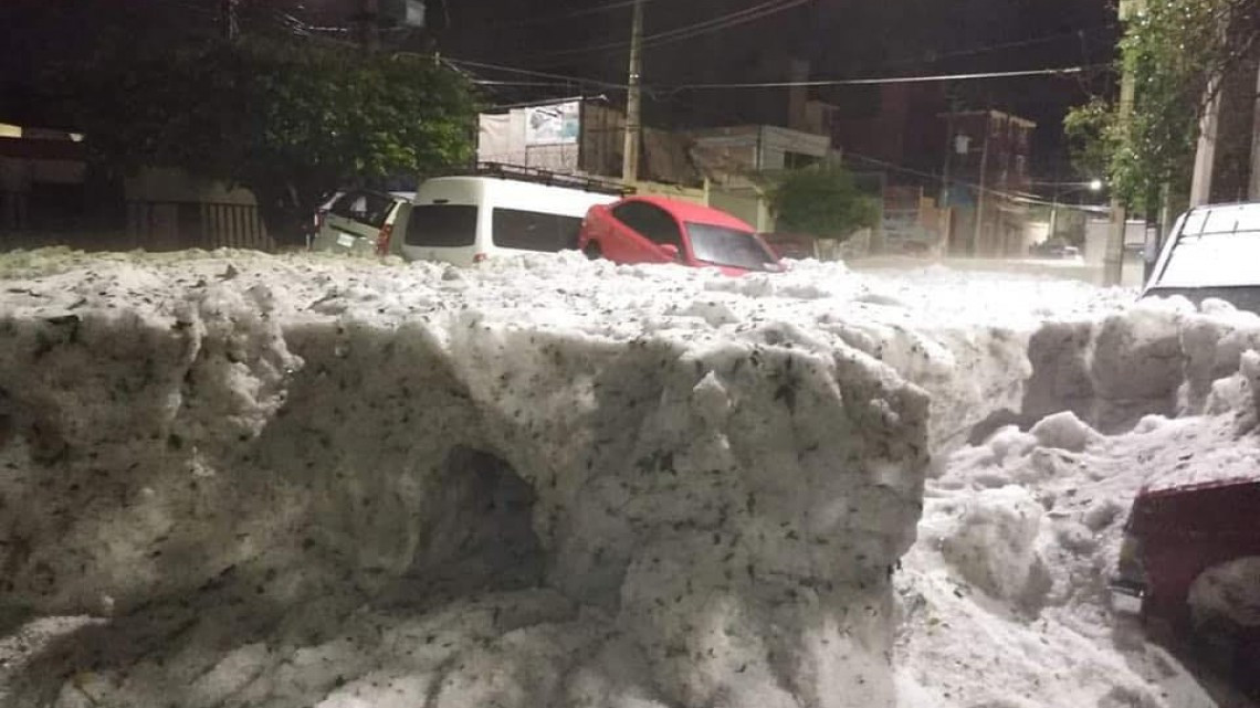 Granizada deja a Guadalajara “sepultada”