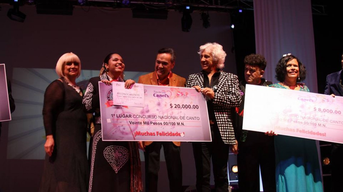 DIF felicita a Carolina por su 1er lugar en "Todos diferentes en una sola voz"