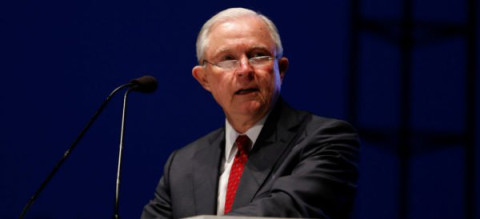 Trump pidió a Sessions tomar control de investigación sobre Rusia