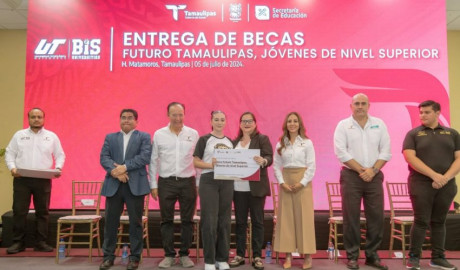 Atestigua secretaria de Educación entrega de 624 becas a estudiantes de la UTM  
