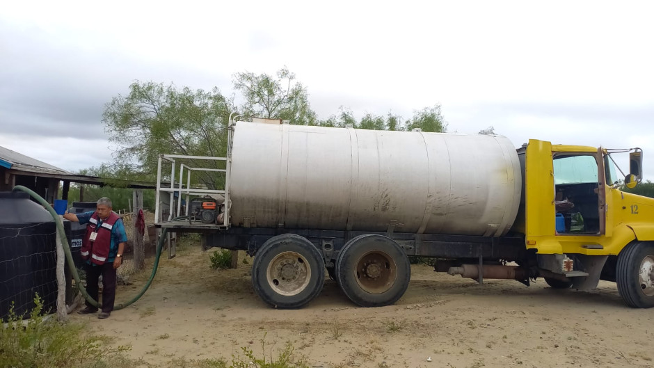 Brinda Gobierno Municipal agua potable a más de 400 familias a través de servicios de pipas