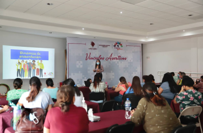 Imparten a docentes taller sobre autismo en estudiantes 