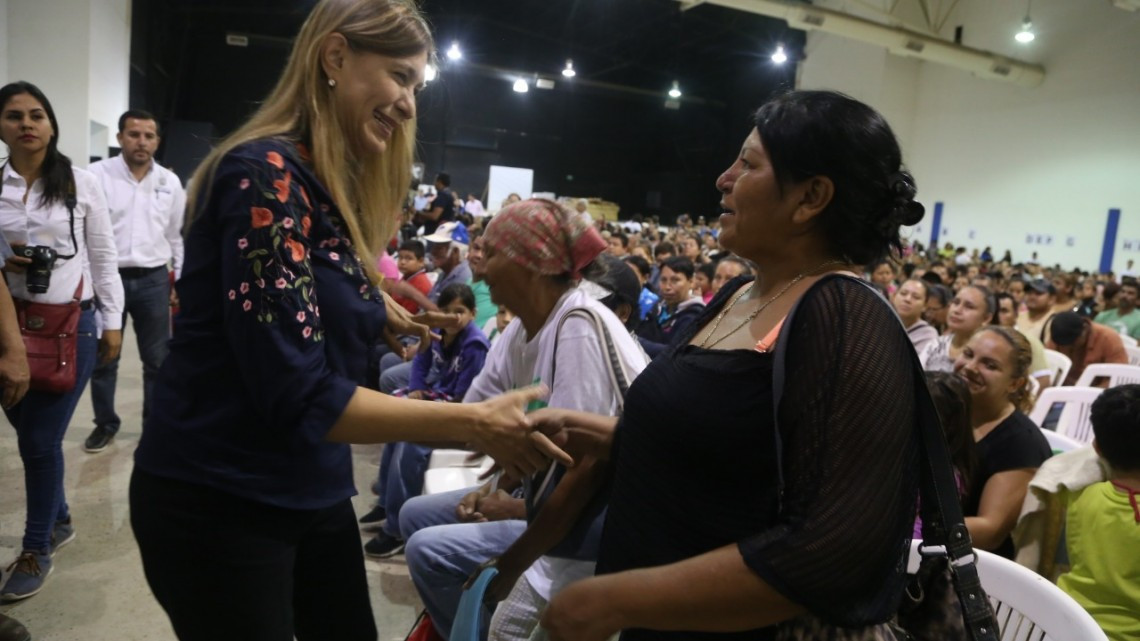 Alcaldesa reparte apoyos a madres de hijos con discapacidad