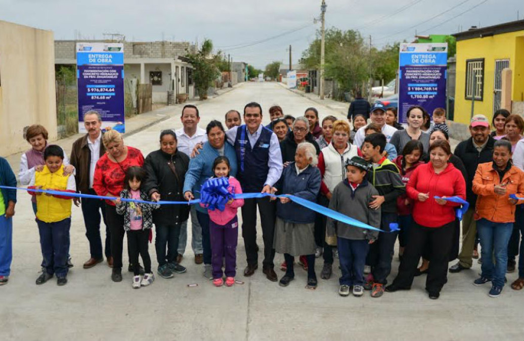 Entrega Enrique Rivas obras pavimentaciones en 17 colonias