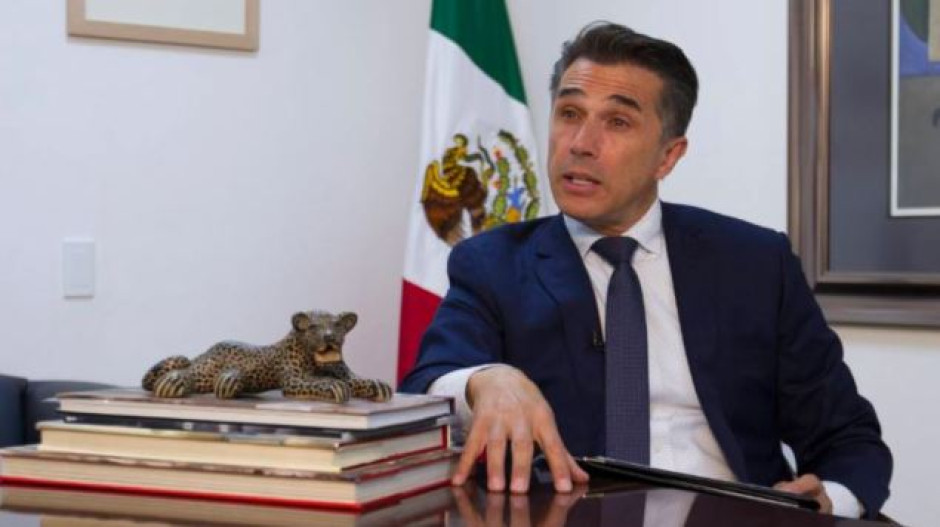 Acusa a Sergio Mayer de pedir “moches”