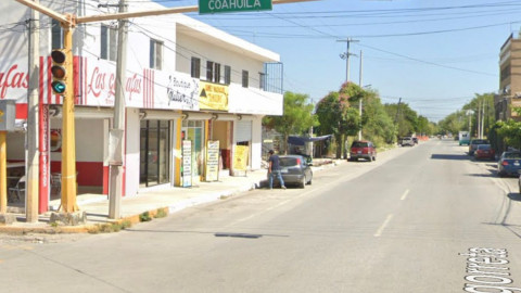 Le roban dos semáforos al ayuntamiento de Victoria