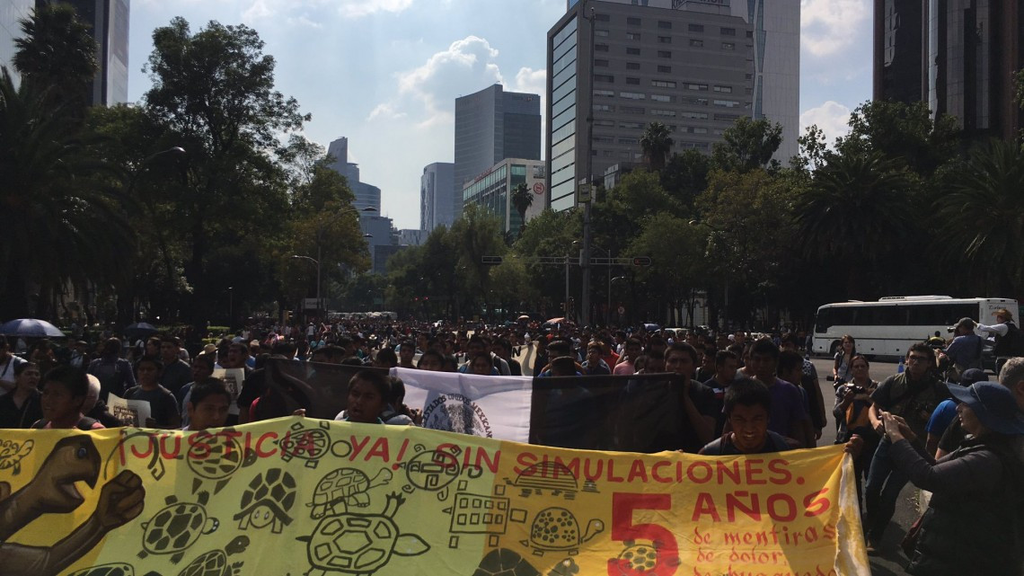 A 5 años del caso Ayotzinapa, manifestaciones en México y el Mundo exigen justicia