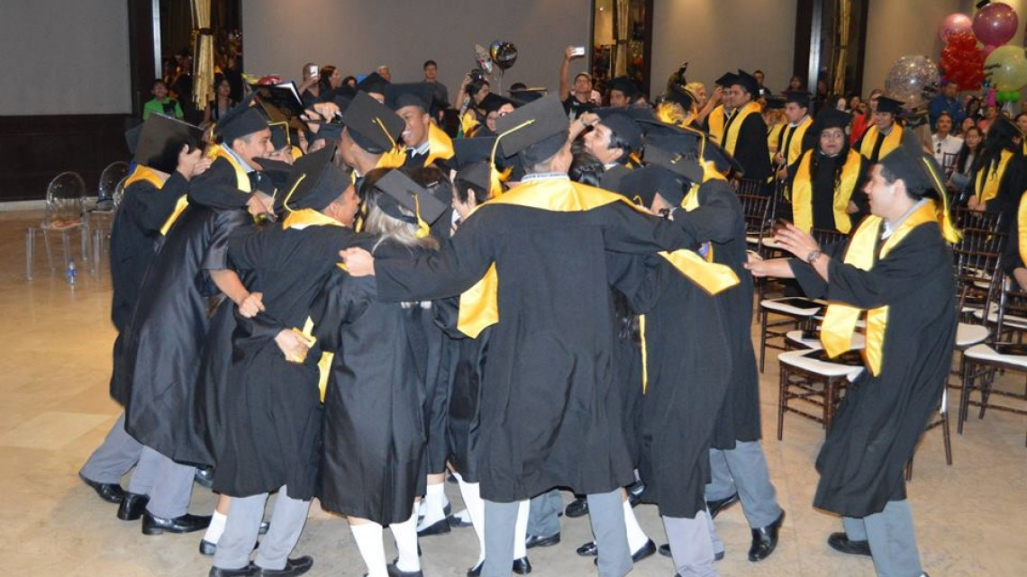 Alcaldesa felicita a graduados de la preparatoria José de Escandón