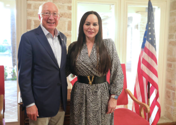 Acuerdan Carmen Lilia Canturosas y Ken Salazar  impulsar economía de los Dos Laredos 