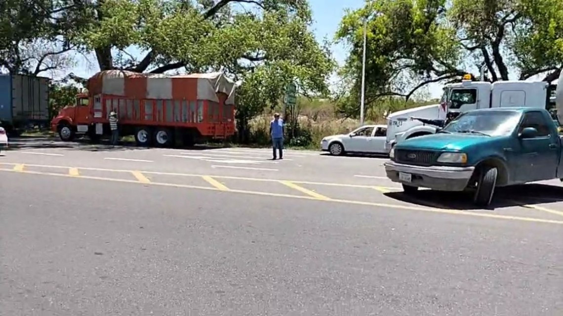 Bloquea Columna Pedro J. Méndez carretera Victoria - Monterrey y avanza hacia Victoria