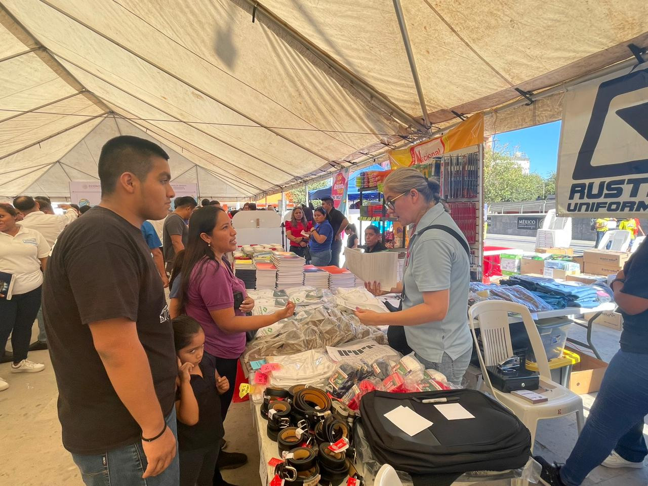 Inicia Feria del Regreso a Clases