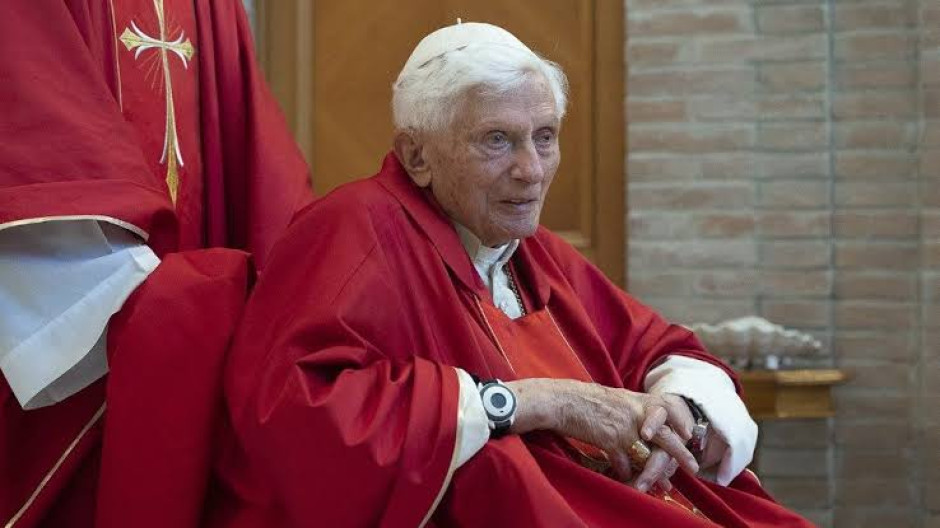 Pide perdón Benedicto XVI por los abusos y errores bajo su mandato