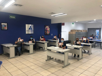 Capacitan a personal sobre derechos de la mujer y violencia digital 