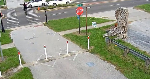 Hallan 145 tumbas bajo una escuela pública en Florida