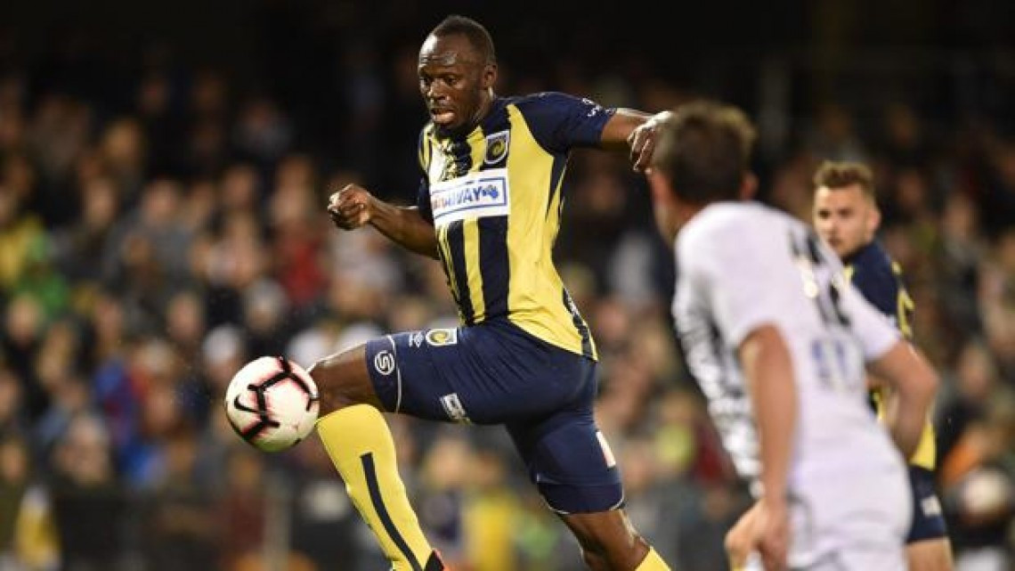Usain Bolt se estrena como goleador con un doblete 