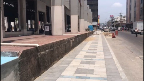 Encarece obra de rehabilitación de plaza principal