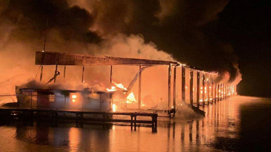  Incendio en Alabama deja al menos 8 muertos 
