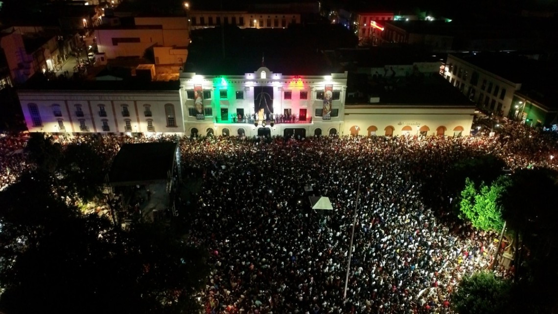 Alcalde Mario López da el Grito de Independencia
