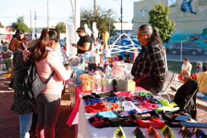 Se divierten familias con bazar "Haciendo Comunidad" en la Plaza Simón Bolívar 
