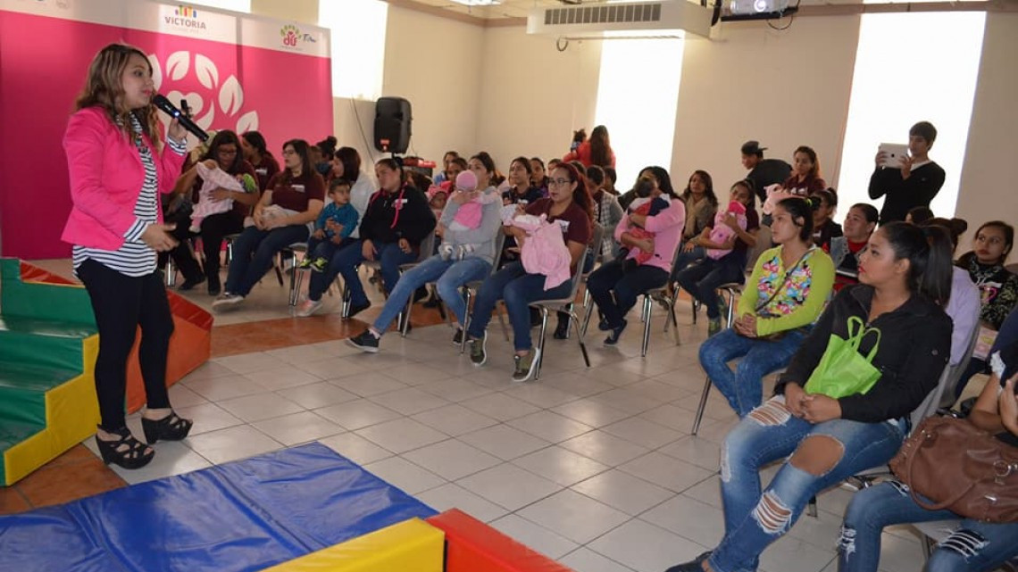 Jóvenes del programa AMA participan en taller