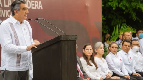 Realiza gobernador compromiso con la educación 