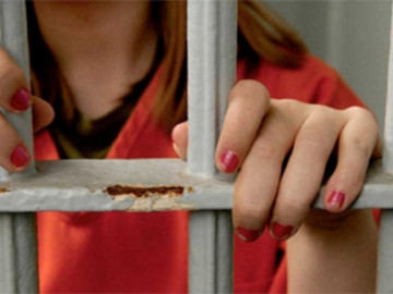 Maestra acusada de abuso sexual en kínder es detenida