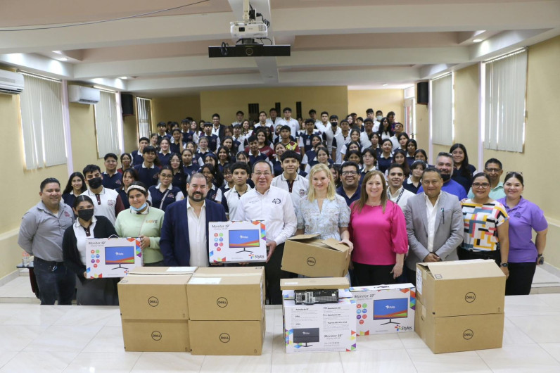 Realizan bazar en favor de la educación