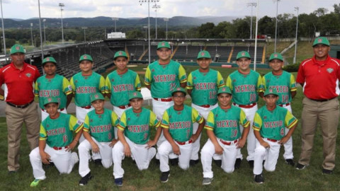 Equipos desfilan previo al arranque de la Serie Mundial LL 2018