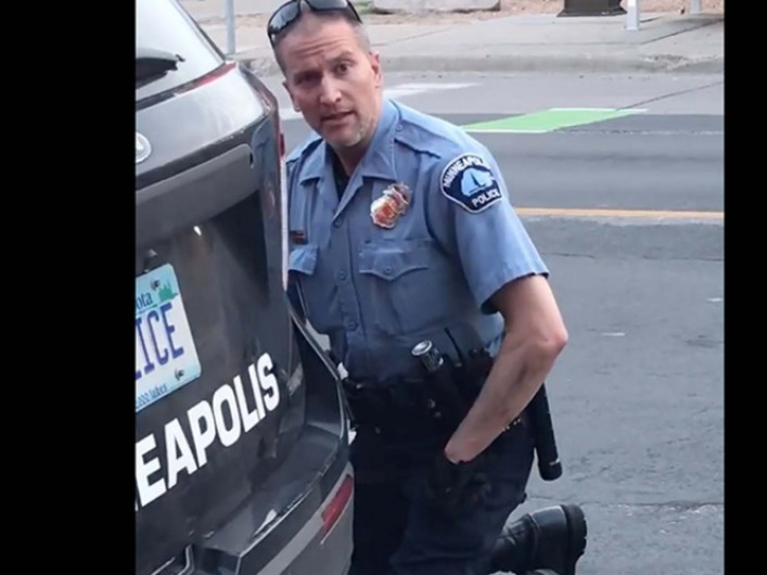 California prohíbe acciones para someter por el cuello a detenidos