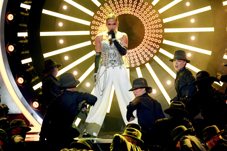 El dueto entre JLo y DJ Khaled paralizó los BBMAs 