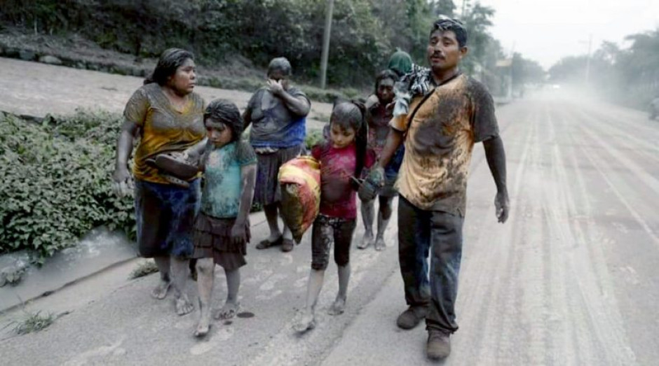 Asciende a 109 la cifra de muertos por el volcán de Fuego en Guatemala