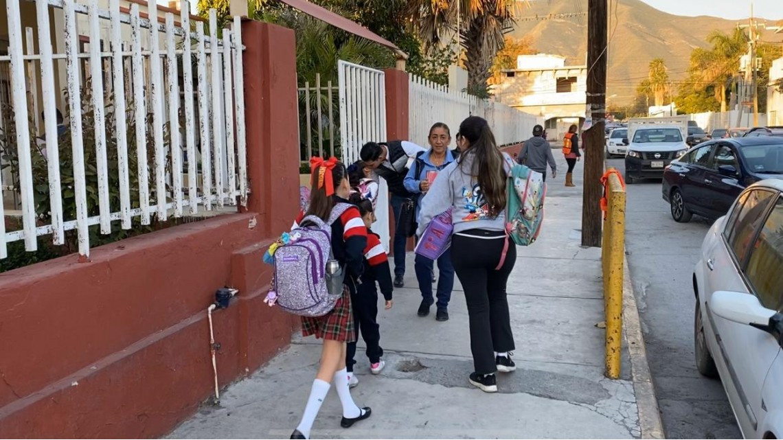 Regreso a clases con tráfico vehicular; pero con saldo blanco