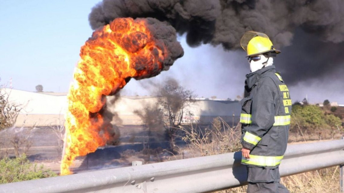 Ducto de Pemex en Jalisco registra fuga e incendio de combustible