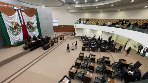 Da inicio sesión extraordinaria; panistas intentaban reventar la sesión