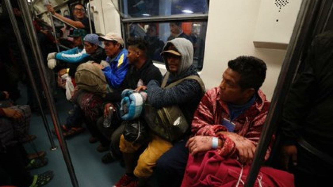 Migrantes reanudan su camino hacia EU