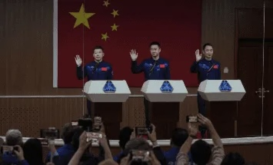 Regresan a salvo astronautas chinos atrapados en estación espacial