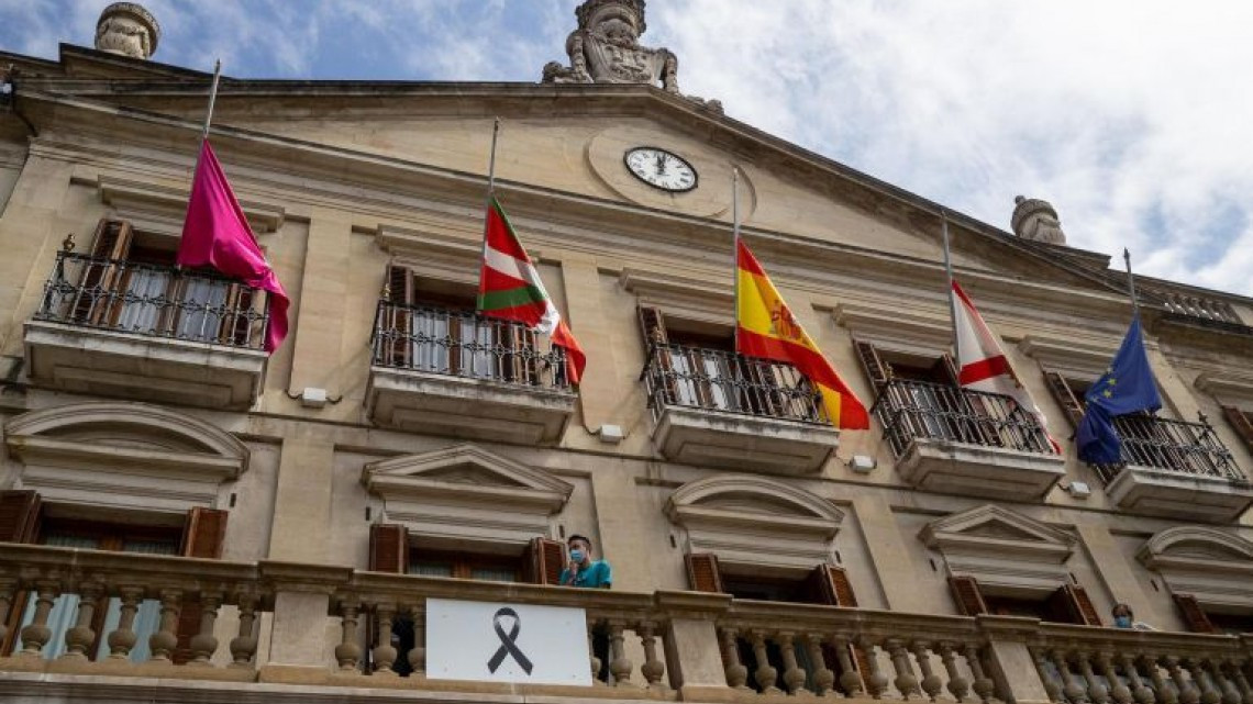 España inicia 10 días de luto por víctimas del coronavirus