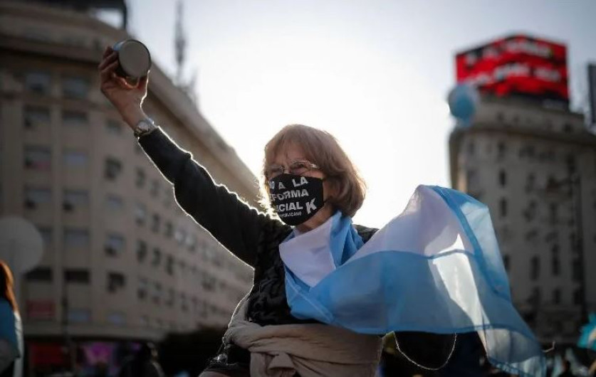 Argentinos protestas contra el gobierno y la cuarentena